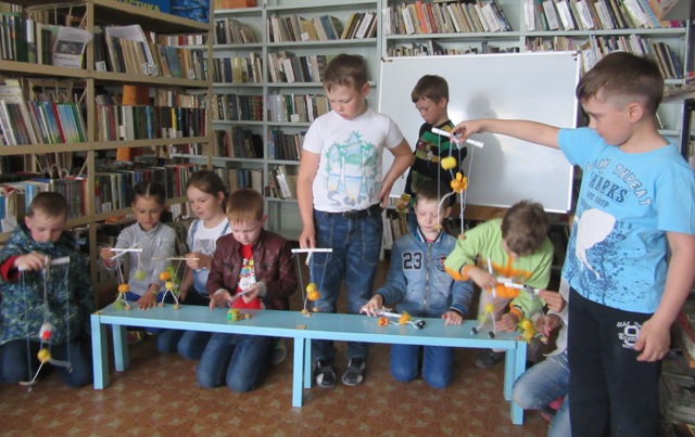 Кукольный театр на площадке Центральной детской библиотеки им. Ю.Е.Черных