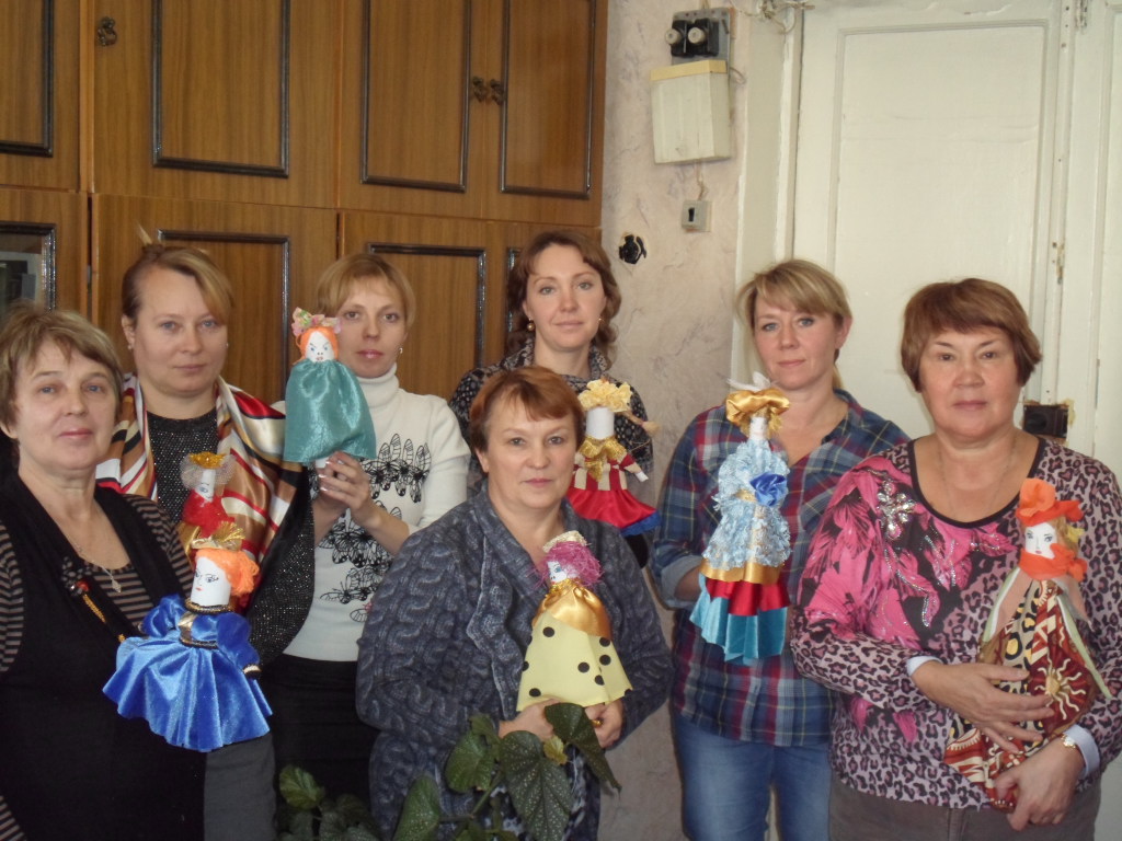Участники мастер-класса (Павлово-Посадская или русская промысловая кукла).JPG